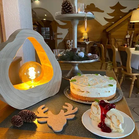 Waldhotel Auszeit Mit Restaurant & Cafe