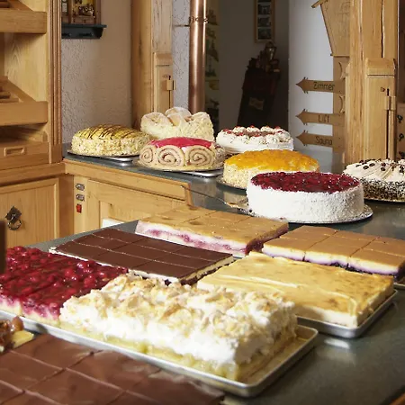 Waldhotel Auszeit Mit Restaurant & Cafe