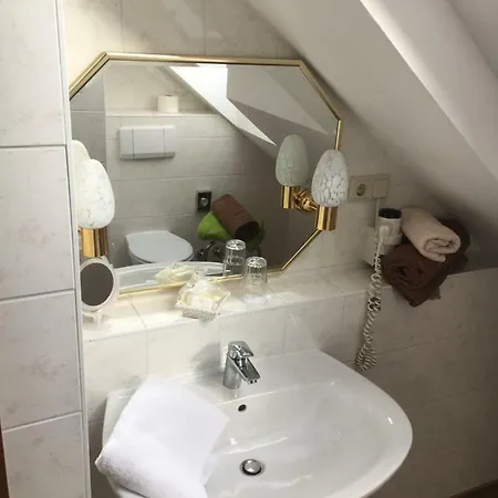 Waldhotel Auszeit Mit Restaurant & Cafe